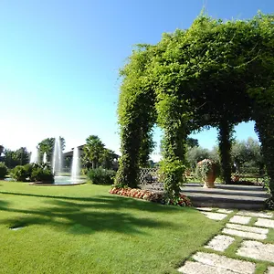 https://royal-garden.italymilanhotels.net